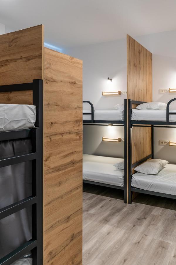 Four Rooms Hostel Lugo Exteriör bild