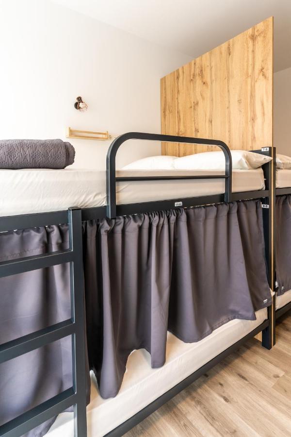 Four Rooms Hostel Lugo Exteriör bild